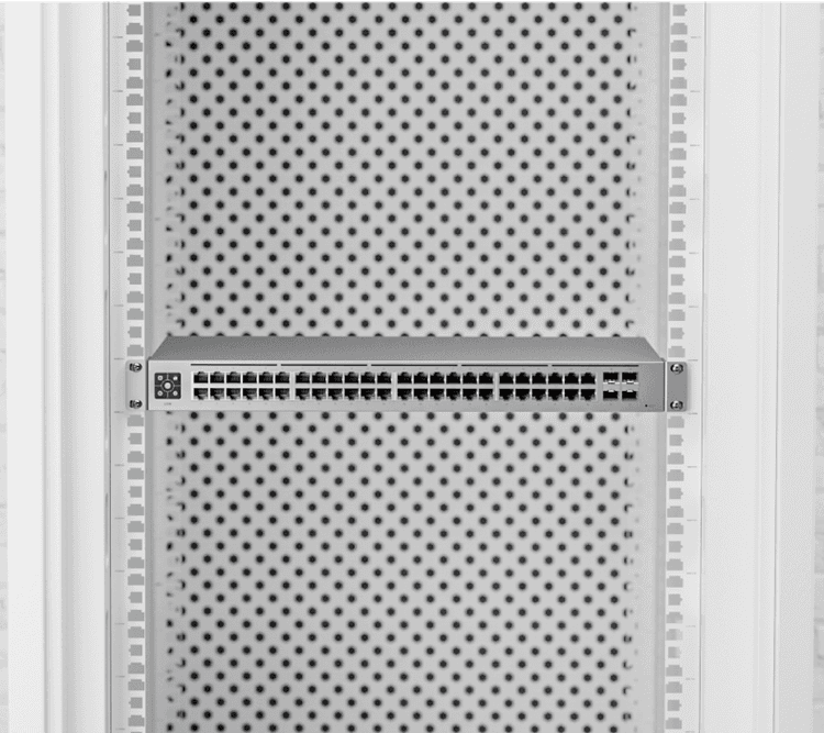 Ubiquiti USW-48-PoE Rack Kabin Görünümü