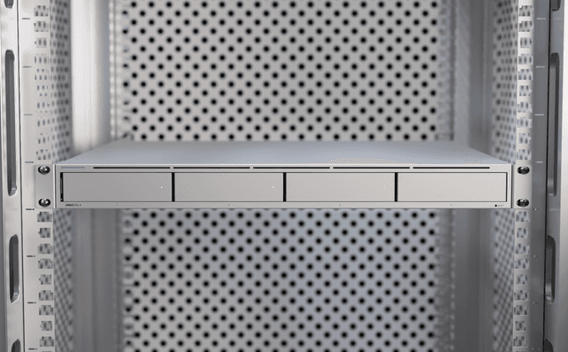 UNAS-Pro-4 Rack Kabin Ön Görünüm