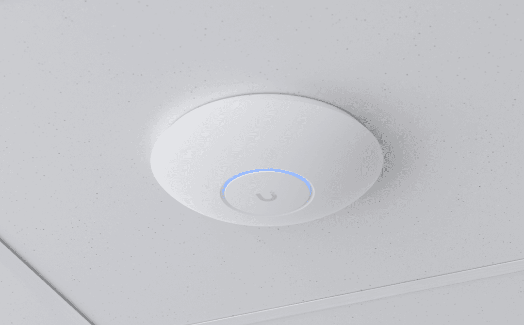 Imagen oficial de U7 Pro Max en su instalación UniFi