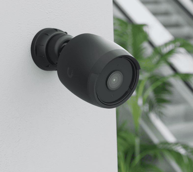 G6 Bullet zwart - gemonteerd aan een wand