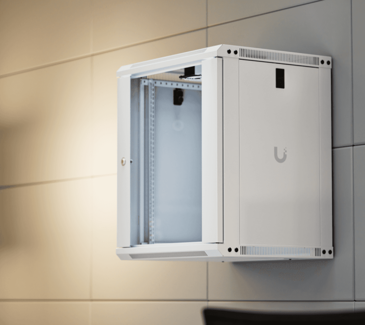Ubiquiti 12U Rack Cabinet 450 mm glazen deur