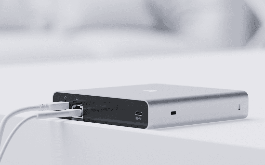 Fotografía oficial de CloudKey+ en su despliegue UniFi