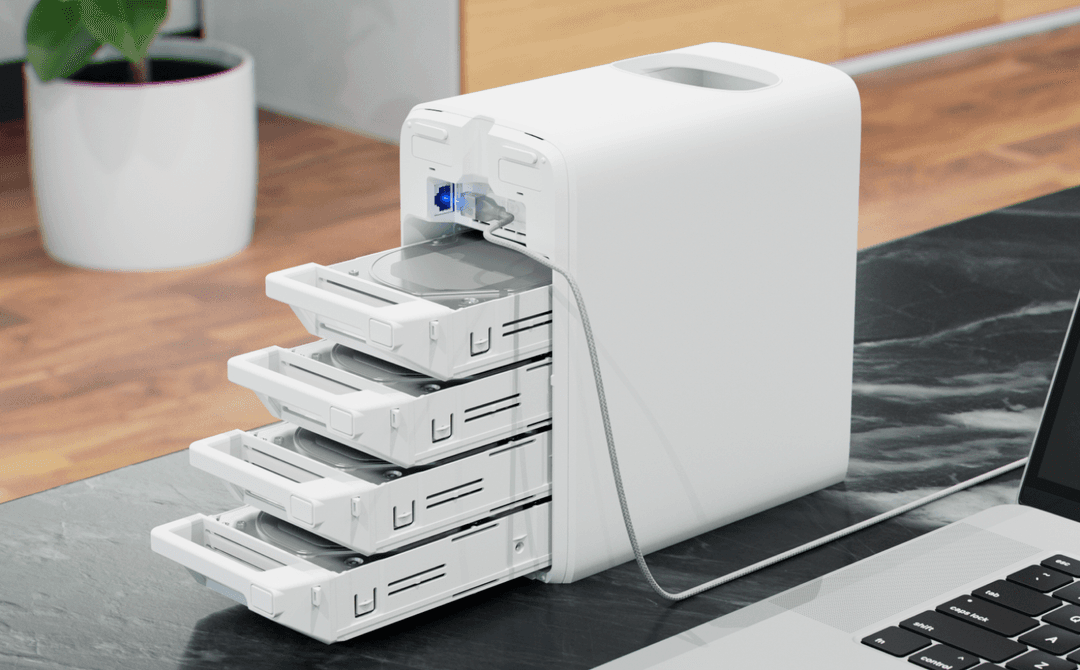 UNAS-4 USB-C MacBook Bağlantısı ve 4 Disk Yuvası