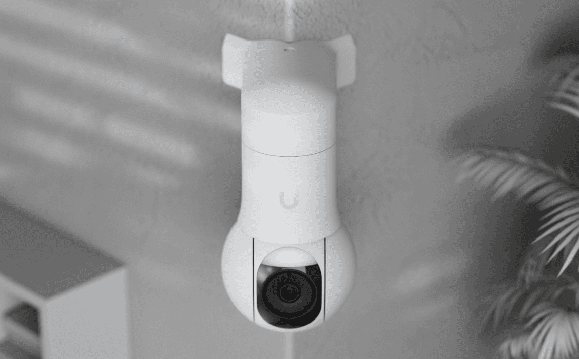 UACC-G5-PTZ-CM montagevoorbeeld met G5 PTZ camera