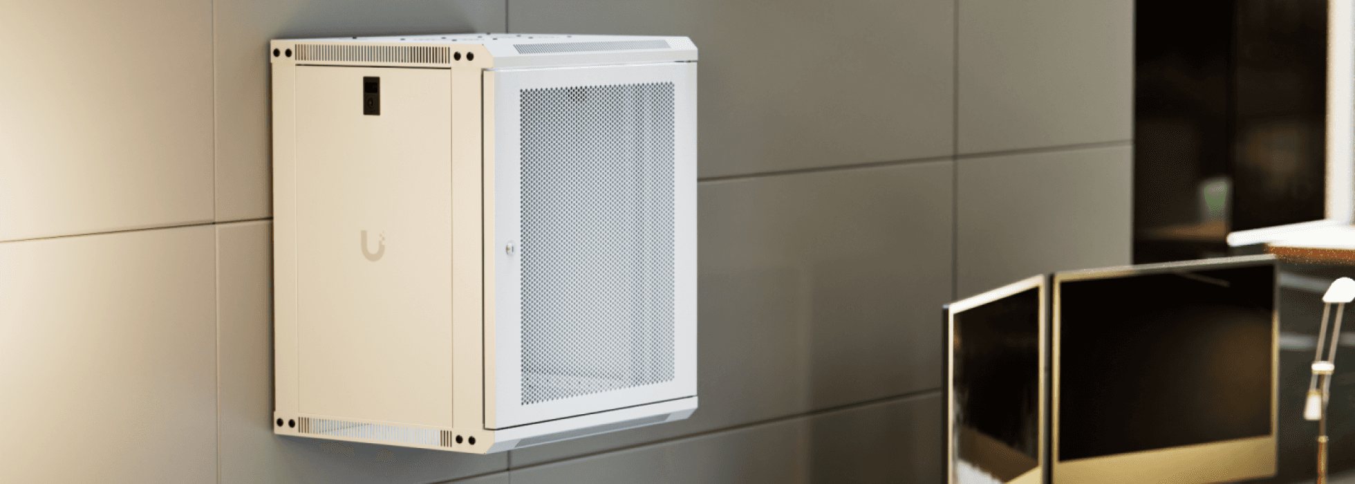 Ubiquiti UACC-Rack-12U-Wall-450-P 12U Rack Cabinet met geperforeerde frontdeur