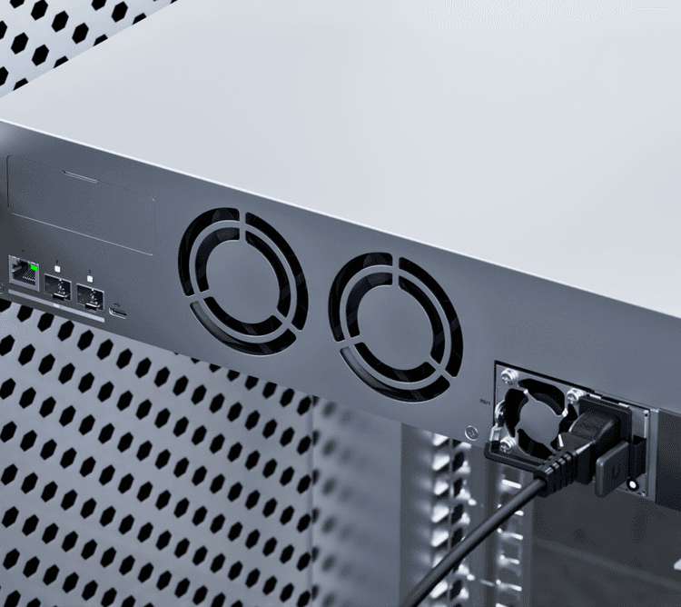 UniFi NAS Pro 8 Ön Panel