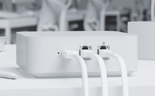 UniFi Express 7 Ofis Masası Üzerinde