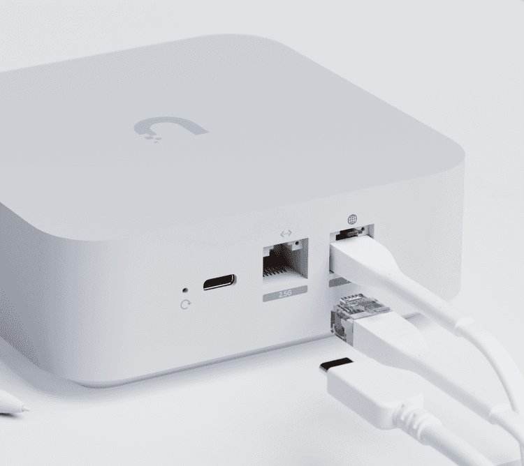 Mesh-scalable, super-compact 10G Cloud Gateway with integrated WiFi 7.